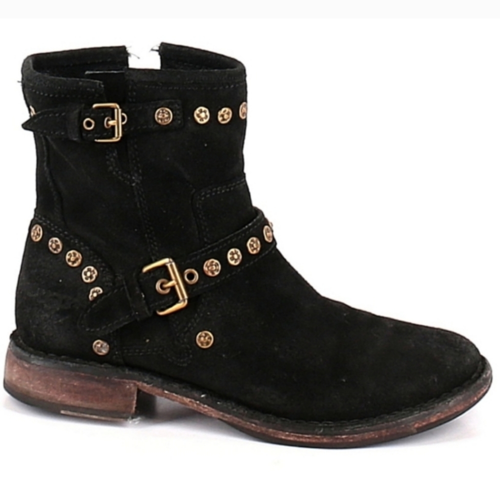 UGG ANKLE BOOTS.